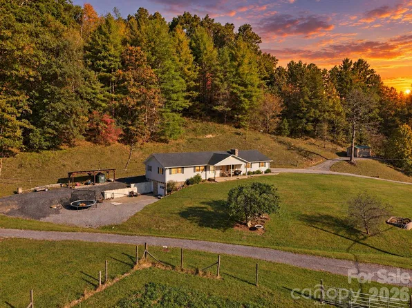 900 Prices Creek Rd, Burnsville, NC 28714