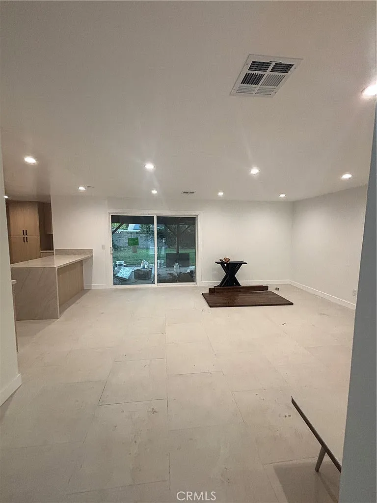 4 bed, 1404 sqft, $4,999 — Photo 2