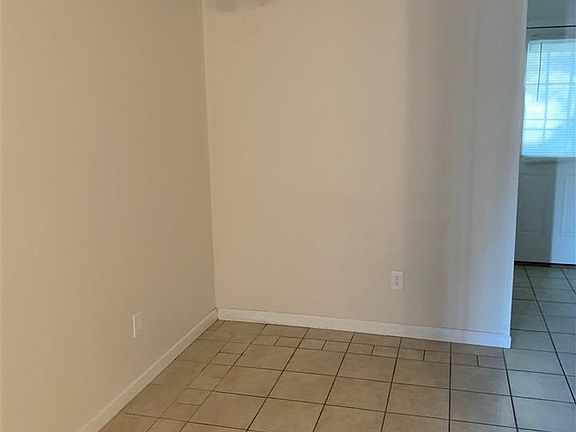 4th image of 1471 E Johnson Ave
