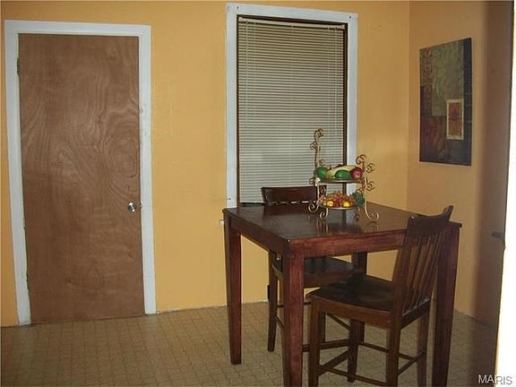 3rd image of 621 Bayless Ave
