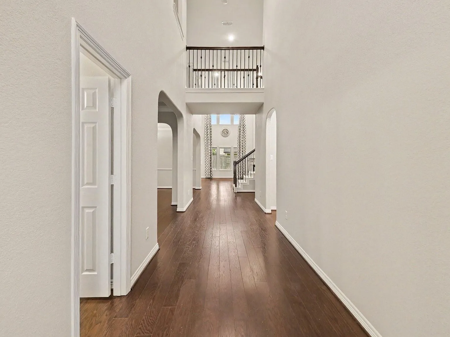 4 bed, 3.5 bath, 3329 sqft, $3,100 — Photo 3