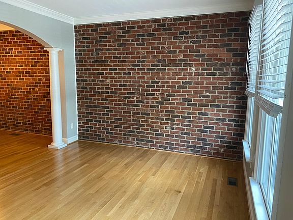 4th image of 2611 E Clay St