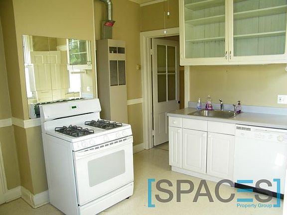 3rd image of 1728 W Melrose St #1