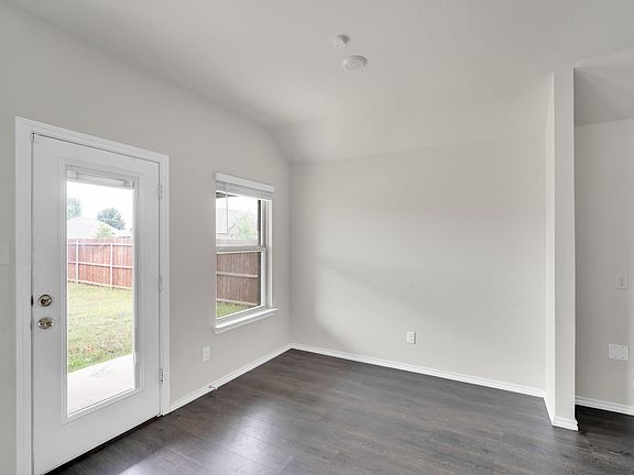 5th image of 1219 Fairbanks Dr