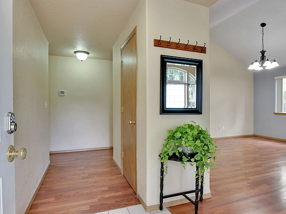 2nd image of 5037 Siskiyou St SE