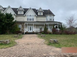 28 Whittier Ave, Medford, NY 11763