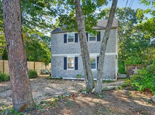 31 Beacon Ave, Oak Bluffs, MA 02557