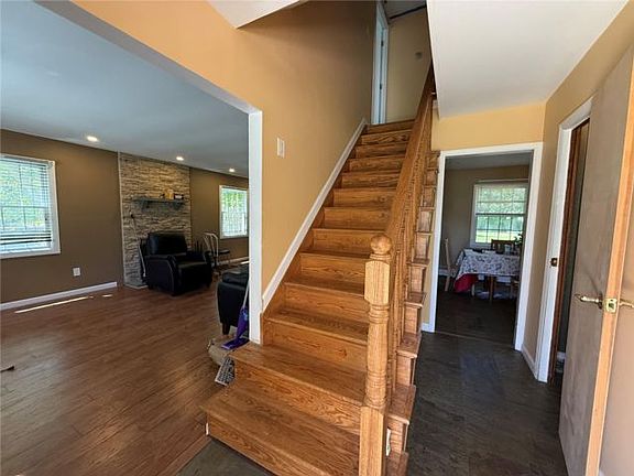 2nd image of 7 Manor Ln