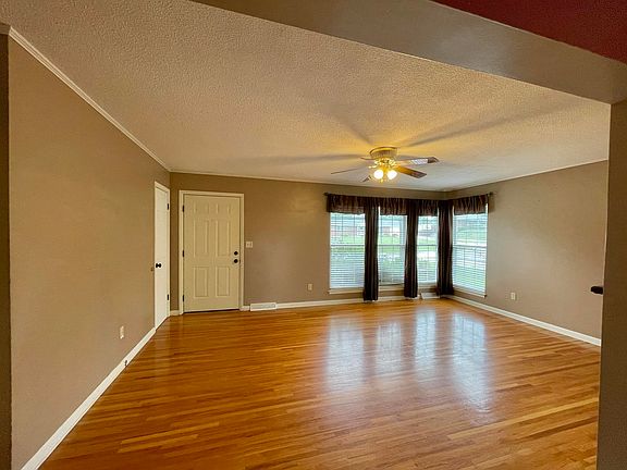 2nd image of 4617 Rainbow Dr