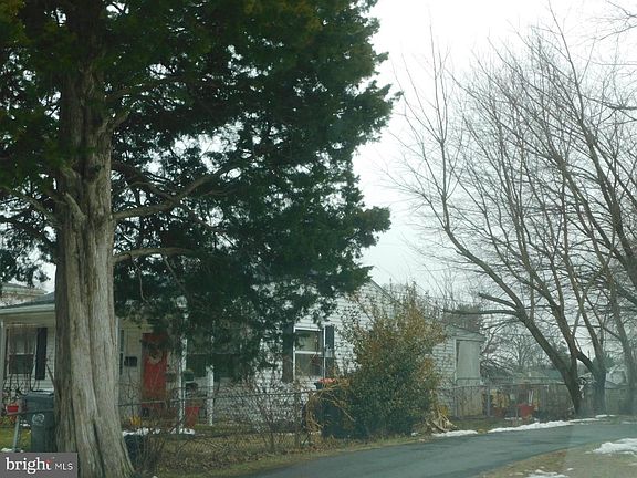 2nd image of 11 Castle Hill Dr