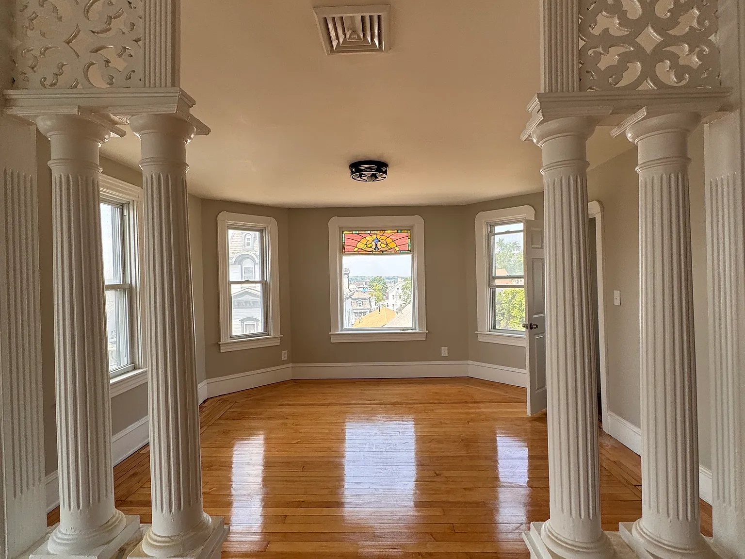 3 bed, 1440 sqft, $2,300 — Photo 2