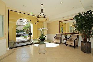 4th image of 132 S Maple Dr #Penthouse 1