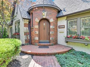 1915 W 49th St, Westwood Hills, KS 66205