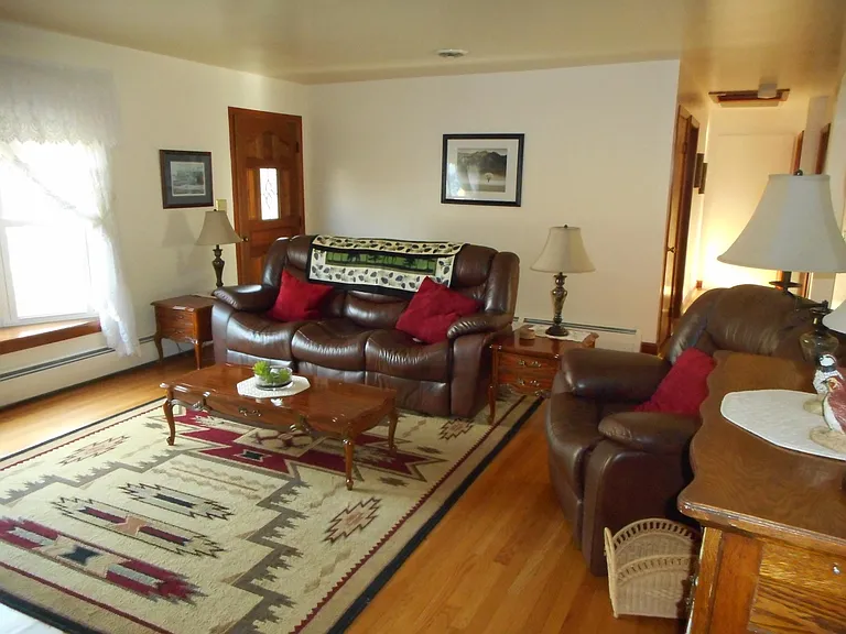 10433 Crockett Rd — Photo 4