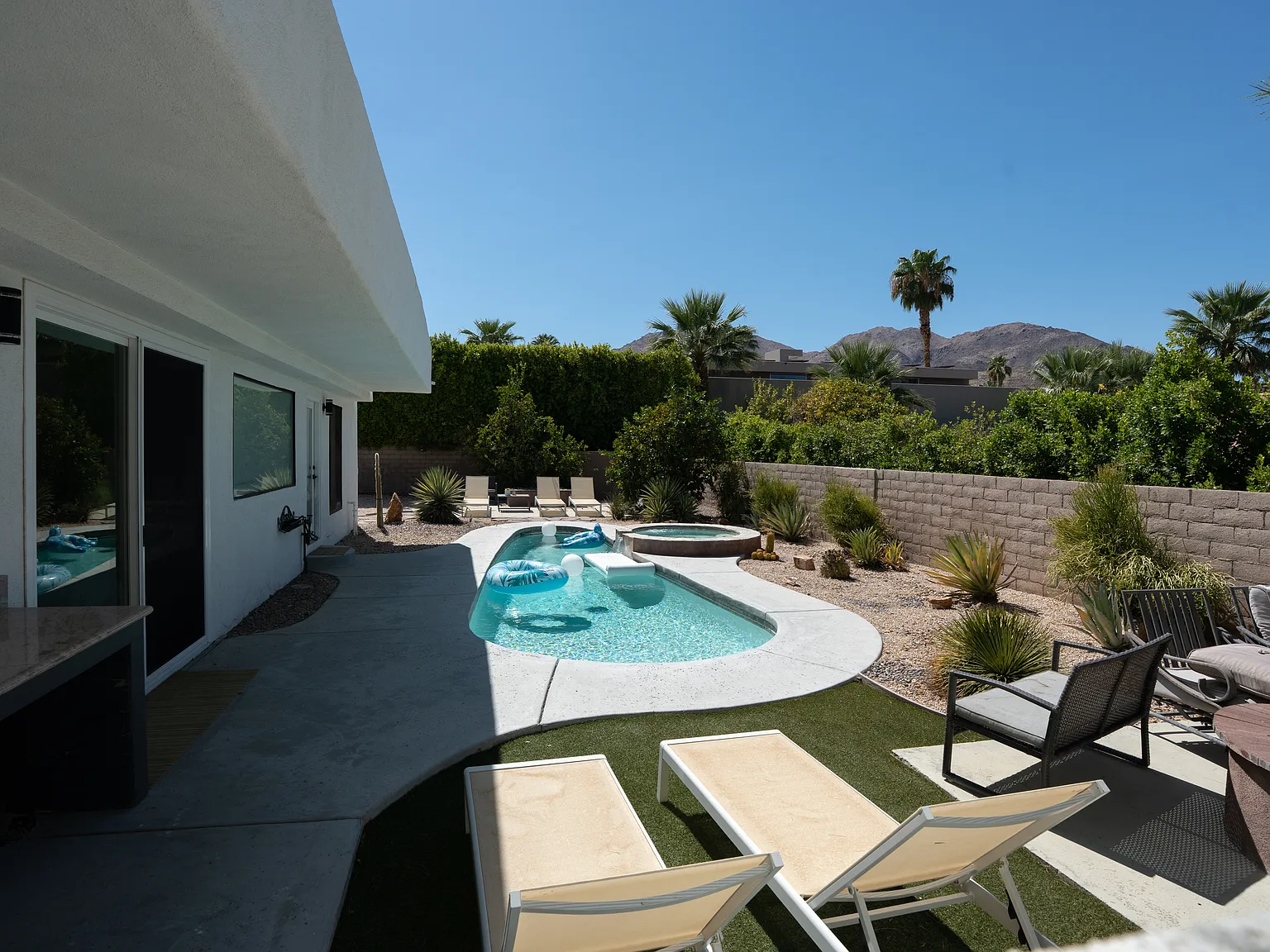 2 bed, 1584 sqft, $6,200 — Photo 3