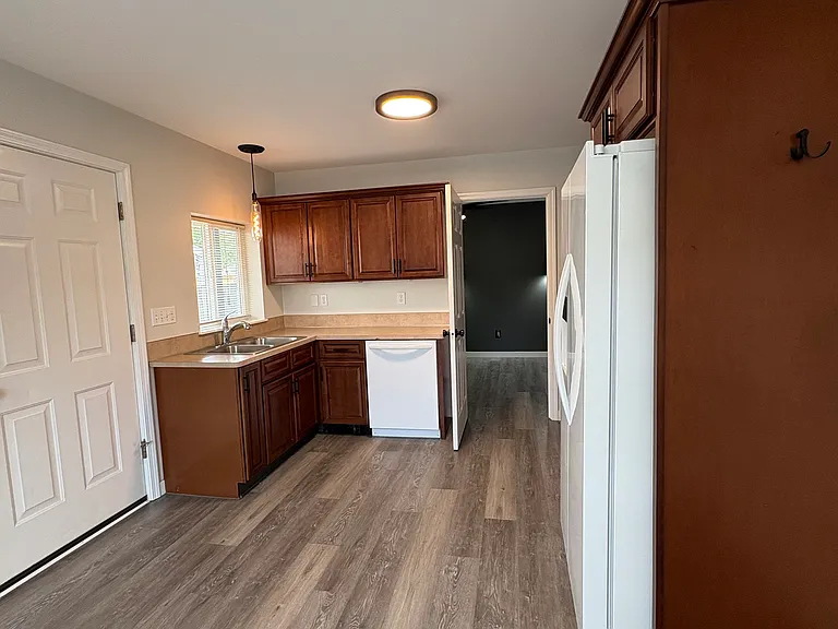 395 N Grove Ct — Photo 11