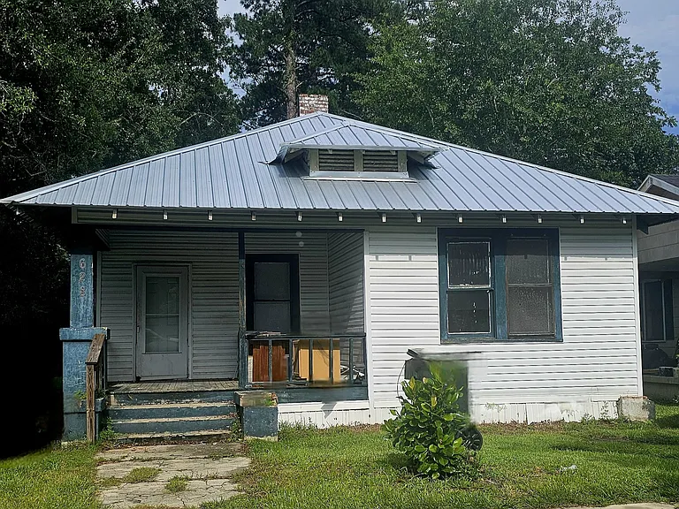 628 N Nicholls St — Photo 1