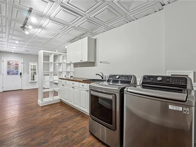 6895 Riverside Dr — Photo 32