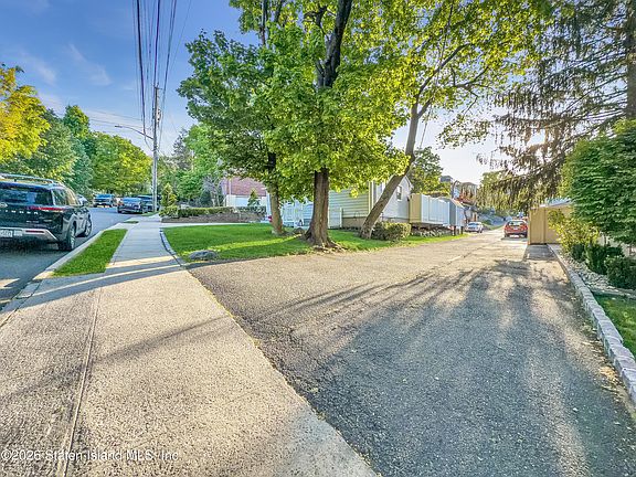 3rd image of 24 Duer Ln