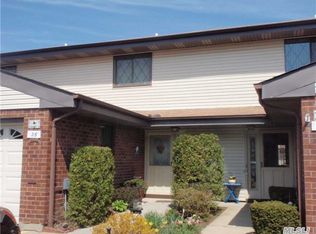 26 Cambridge Dr W, Copiague, NY 11726