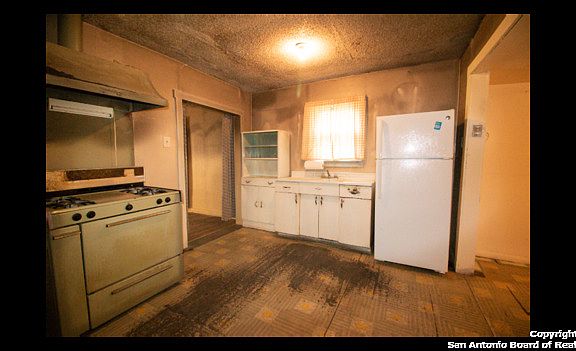 5th image of 217 Lee St
