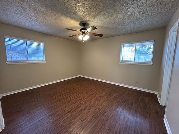 4th image of 1805 Broadmoor Dr