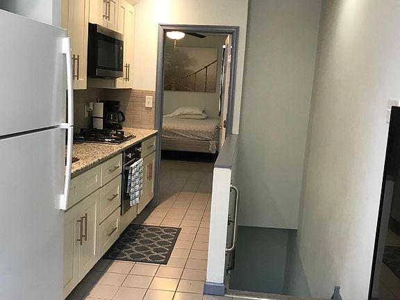 4th image of 1327 Snyder Ave Frnt B