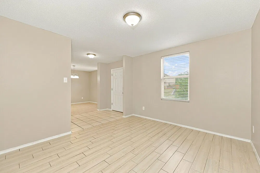 5 bed, 2.5 bath, 2904 sqft, $2,725 — Photo 4