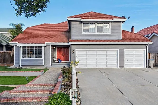 5 bed, 2705 sqft, $7,000 — Photo 1