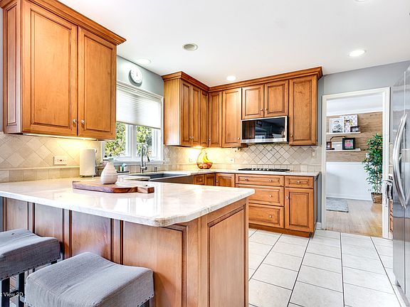 3rd image of 1402 Bull Creek Dr