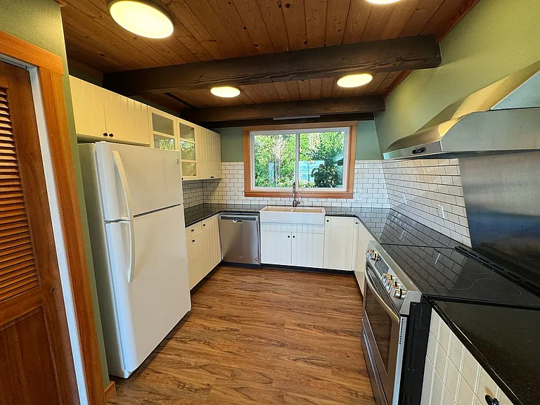 1318 NW Voyager Way — Photo 18