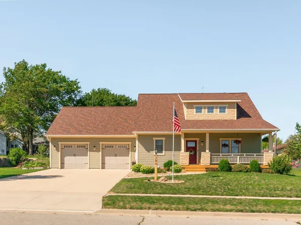 105 Valley Dr, Reinbeck, IA 50669