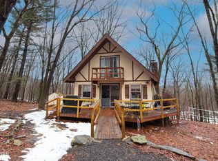 117 Swallow Cir, Bushkill, PA 18324