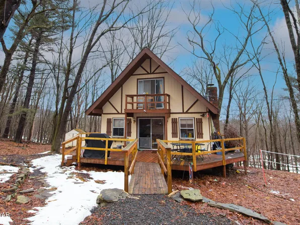 117 Swallow Cir, Bushkill, PA 18324