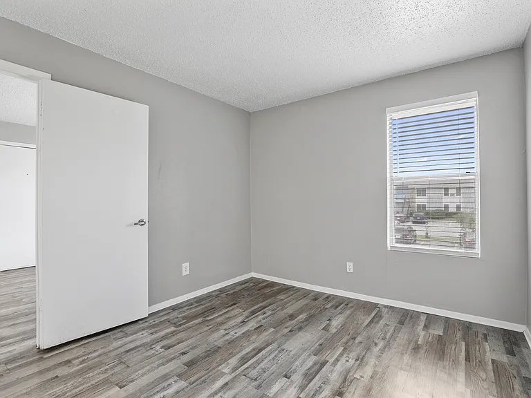 Running Brook Apartments — Photo 9
