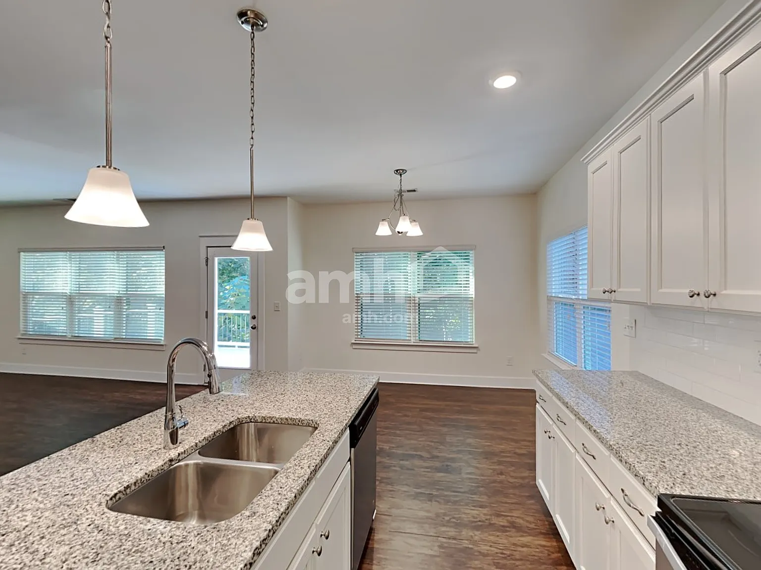 5 bed, 3.0 bath, 2850 sqft, $2,950 — Photo 4