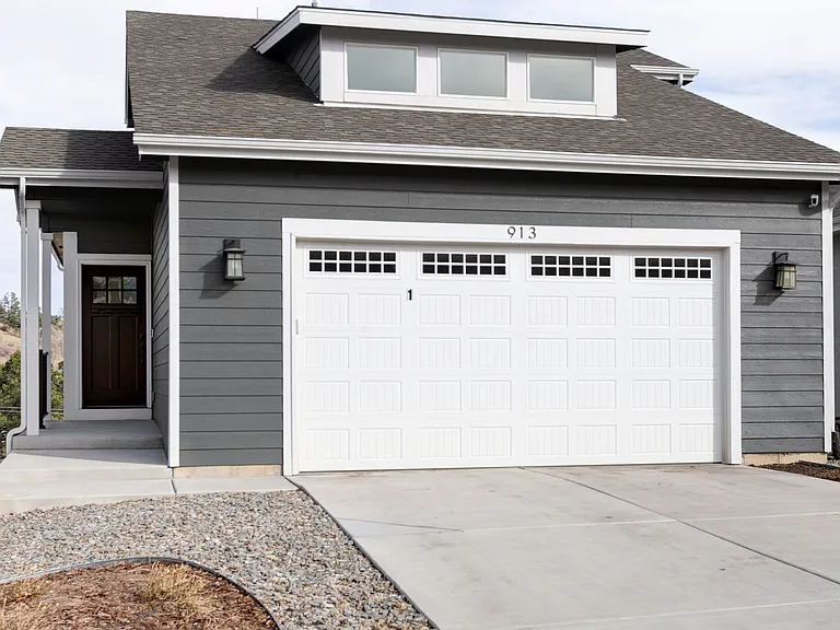 913 Columbine Ave — Photo 1