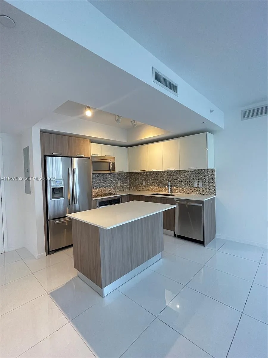 Building Photo - 5252 NW 85th Ave #303