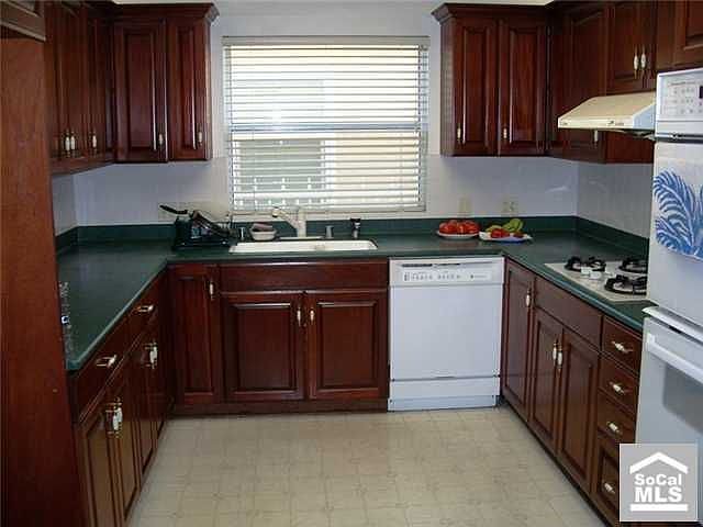 2nd image of 3430 N Greenbrier Rd