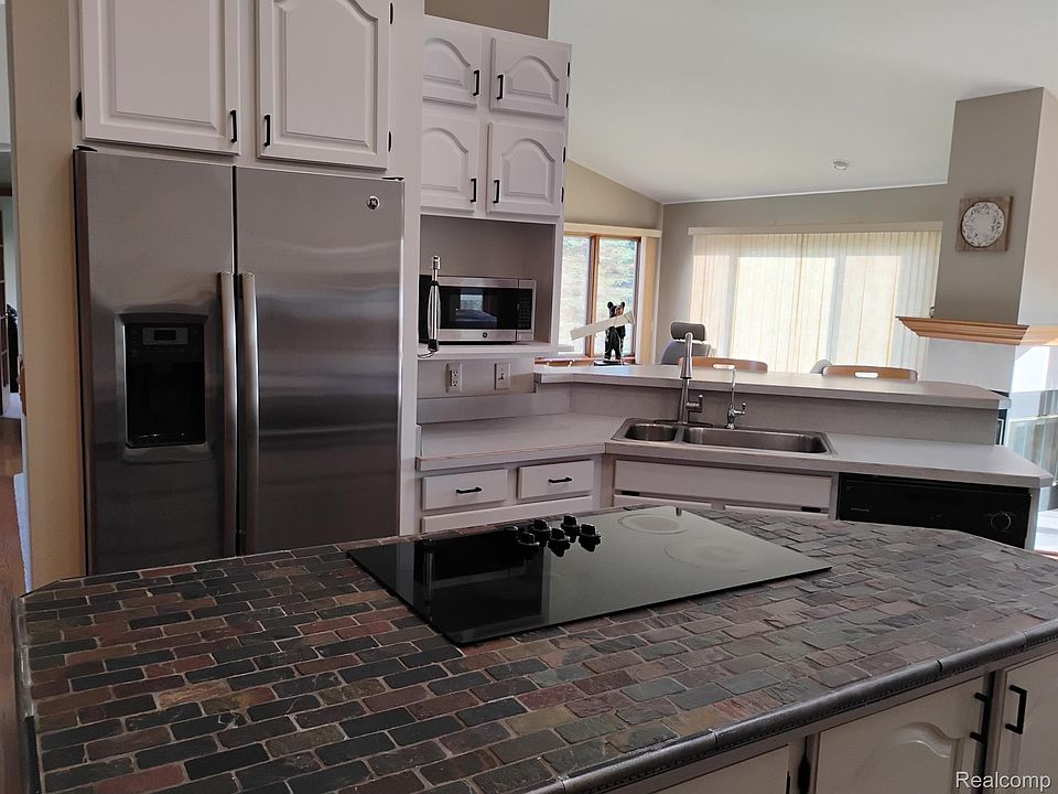 725 S Sashabaw Rd, photo 9
