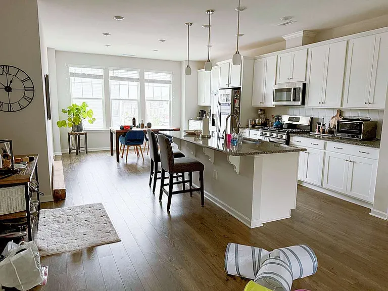 2704 Saltaire Ave — Photo 8