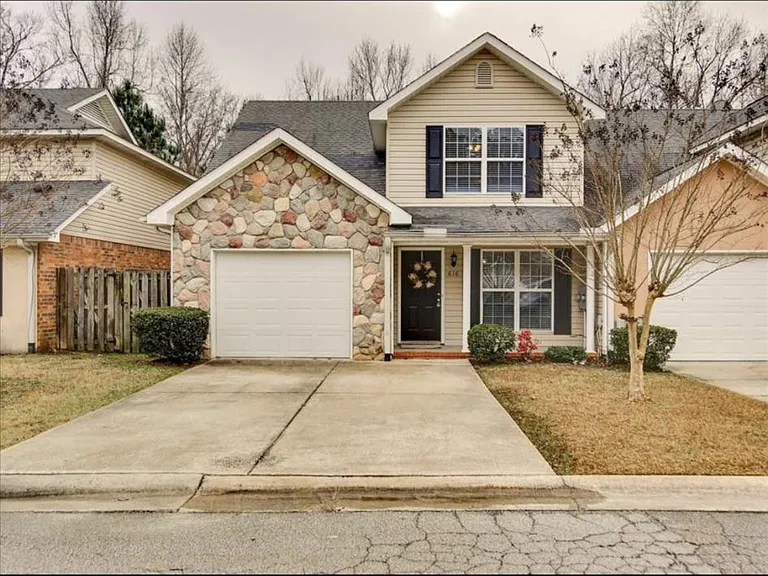 616 Goodale Ln — Photo 1