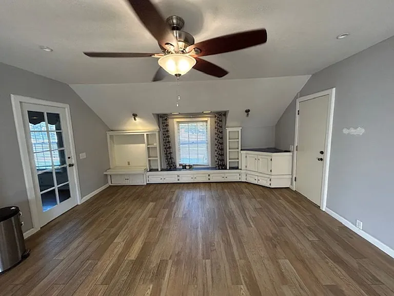 1301 W Myrtle Ave — Photo 10