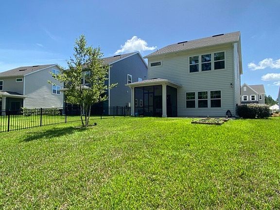4th image of 176 Silver Creek Pl