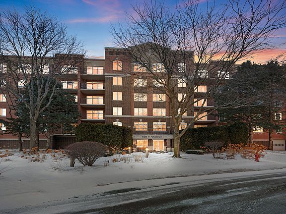 2nd image of 5055 W Madison St #507
