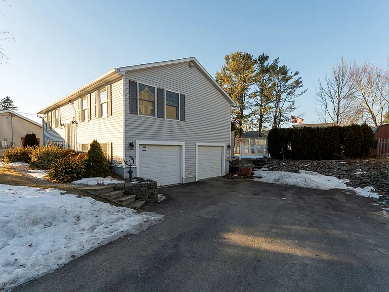 50 Laurel Cir — Photo 29