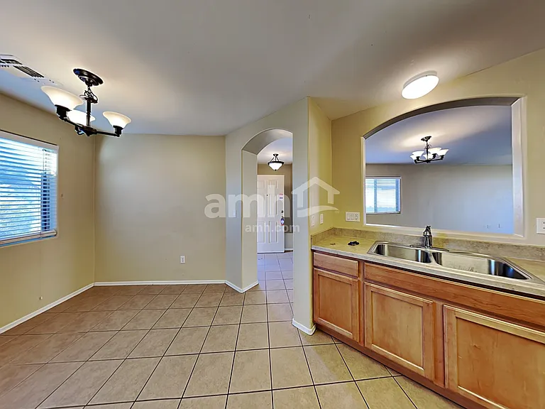 938 E Sheriffs Draw Ln — Photo 5