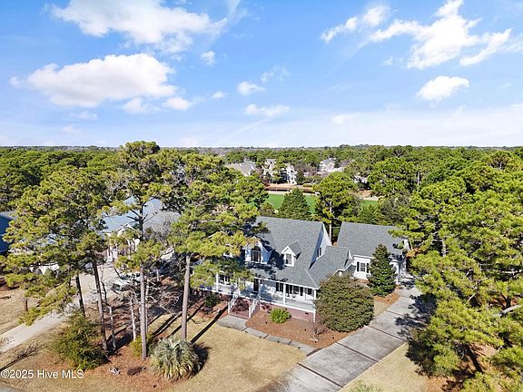 3rd image of 2656 St James Drive SE