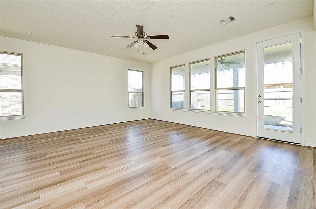 4 bed, 3.0 bath, 2180 sqft, $2,300 — Photo 3