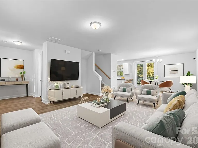 712 Rodey Ave — Photo 1